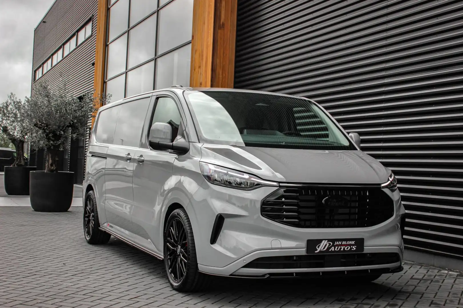 Ford Transit Custom 300 2.0 TDCI L2H1 Limited 170PK JB- EDITION / DRIV Grijs - 1