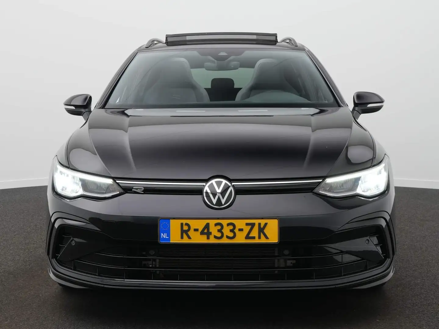 Volkswagen Golf Variant 1.5 TSI R-Line Panoramadak / Navigatie / Trekhaak Zwart - 2
