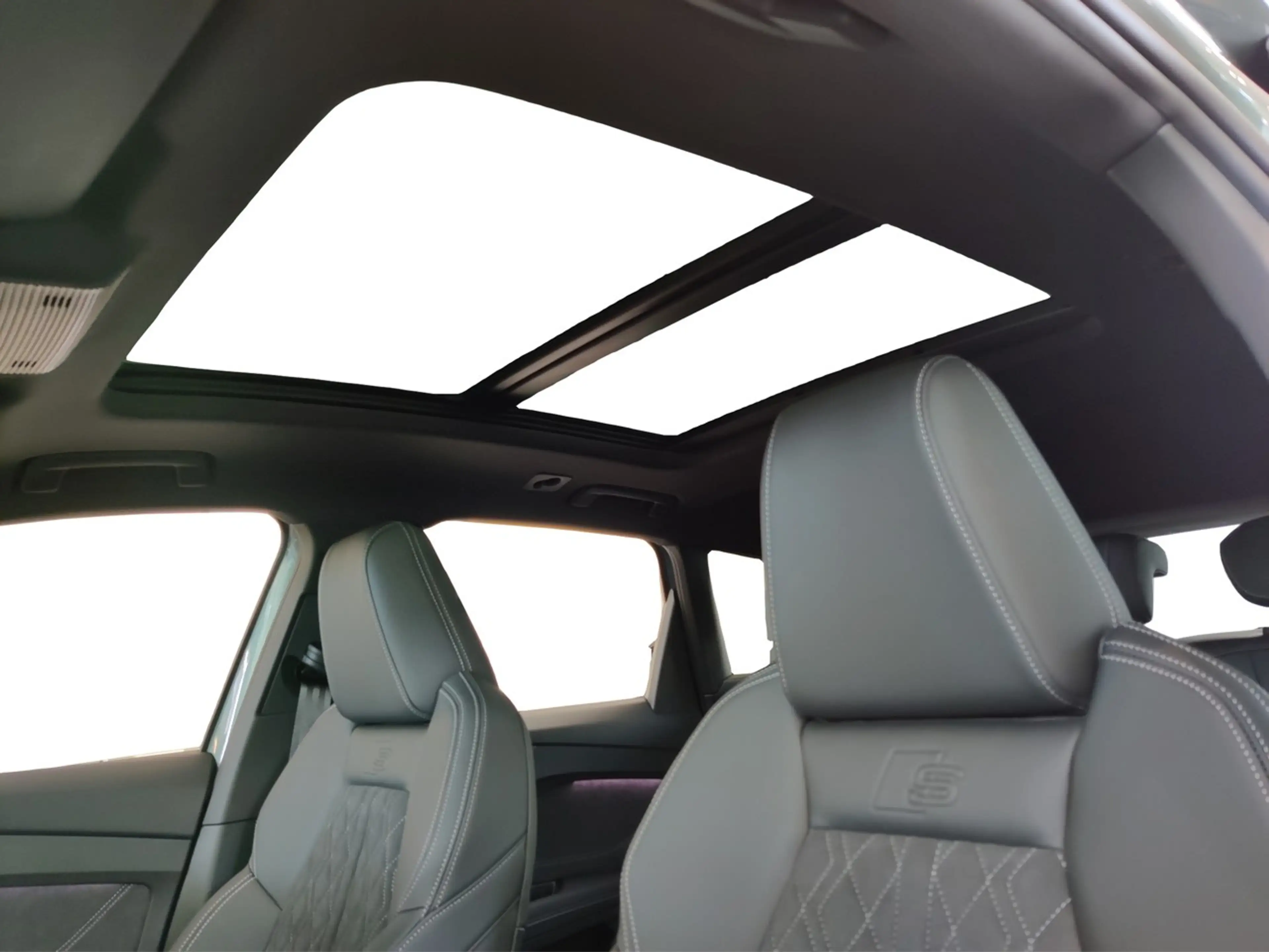 Audi e-tron quattro performance 250 kW S line — photo 11