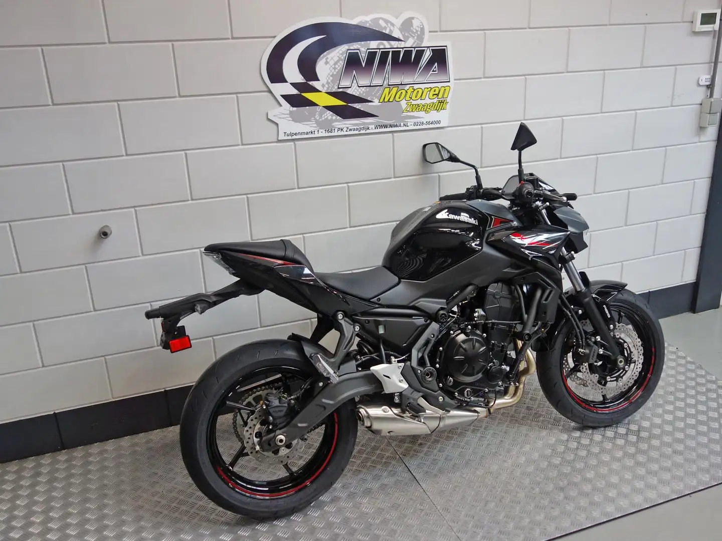 Kawasaki Z 650 Gris - 2