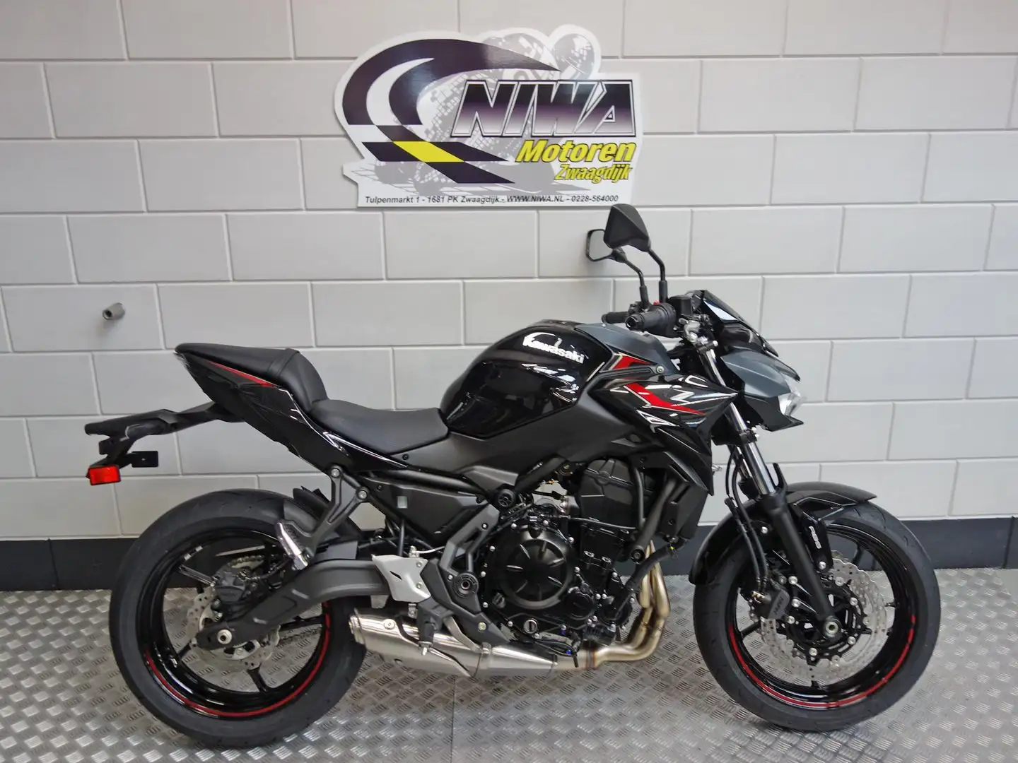 Kawasaki Z 650 Gris - 1