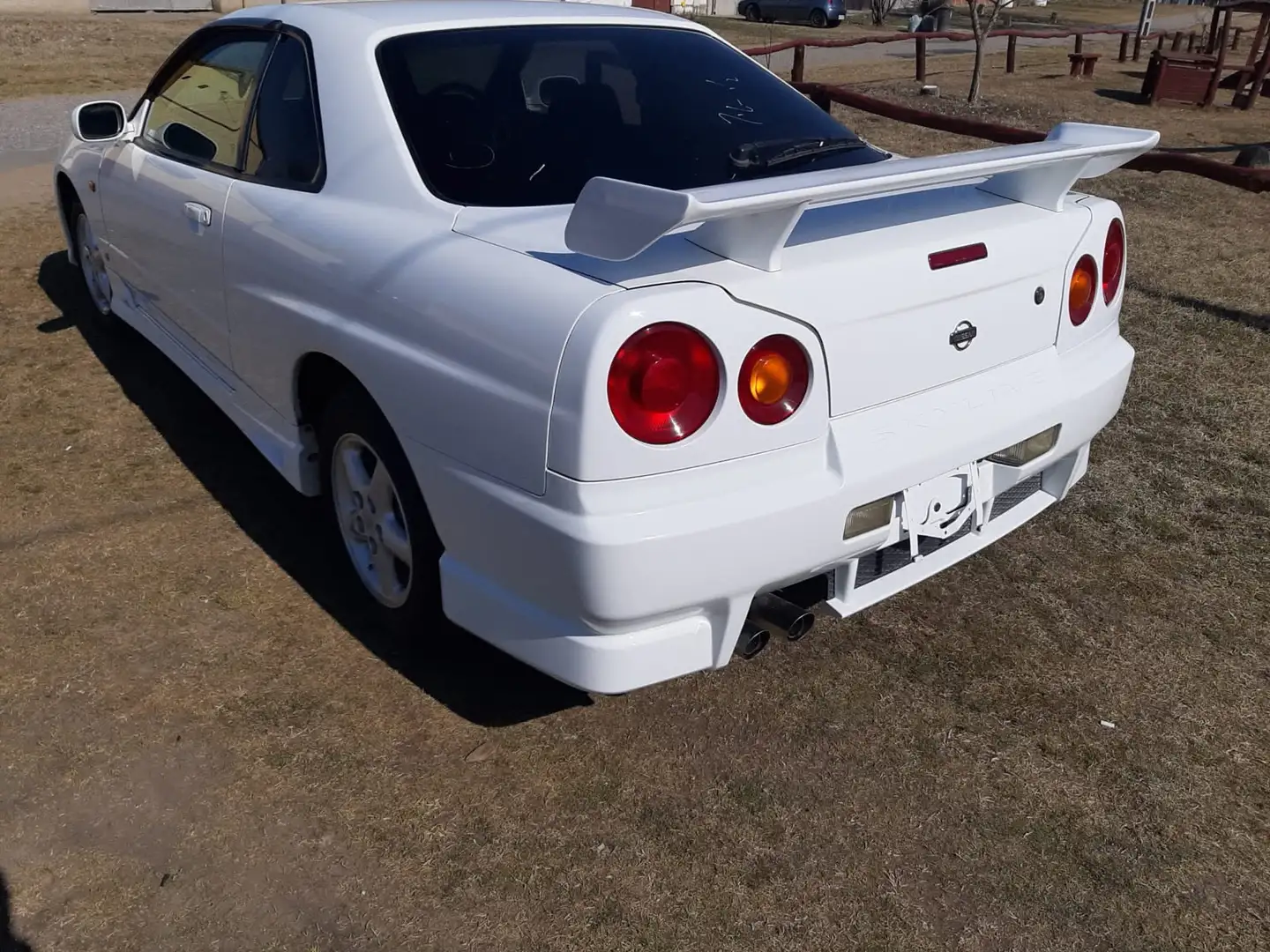 Nissan Skyline R34 GT-four Weiß - 2