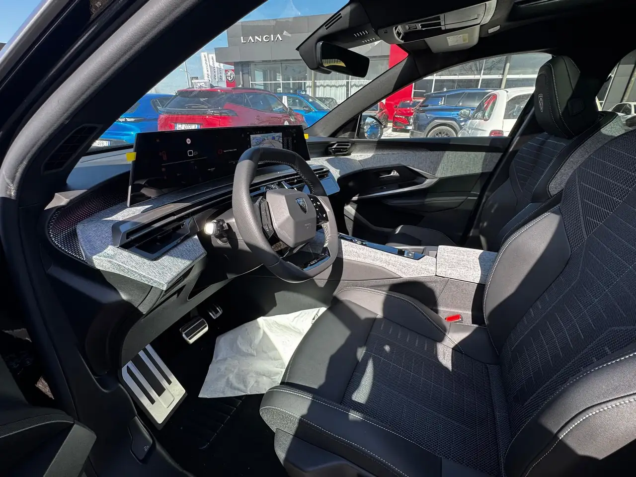 Peugeot 5008 Hybrid 145 e-DCS6 GT 28