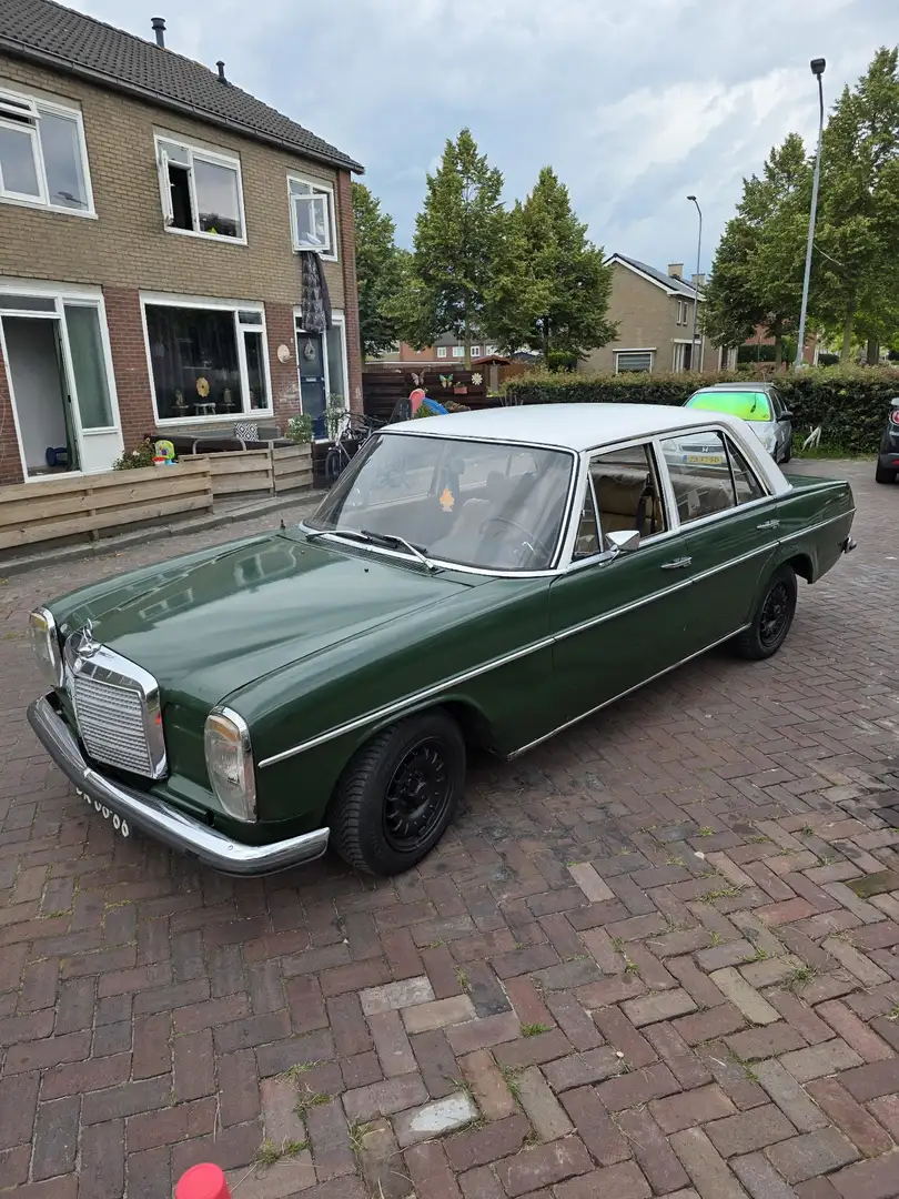 Mercedes-Benz 200 200d Groen - 1