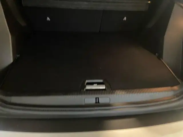Peugeot 2008 view 9