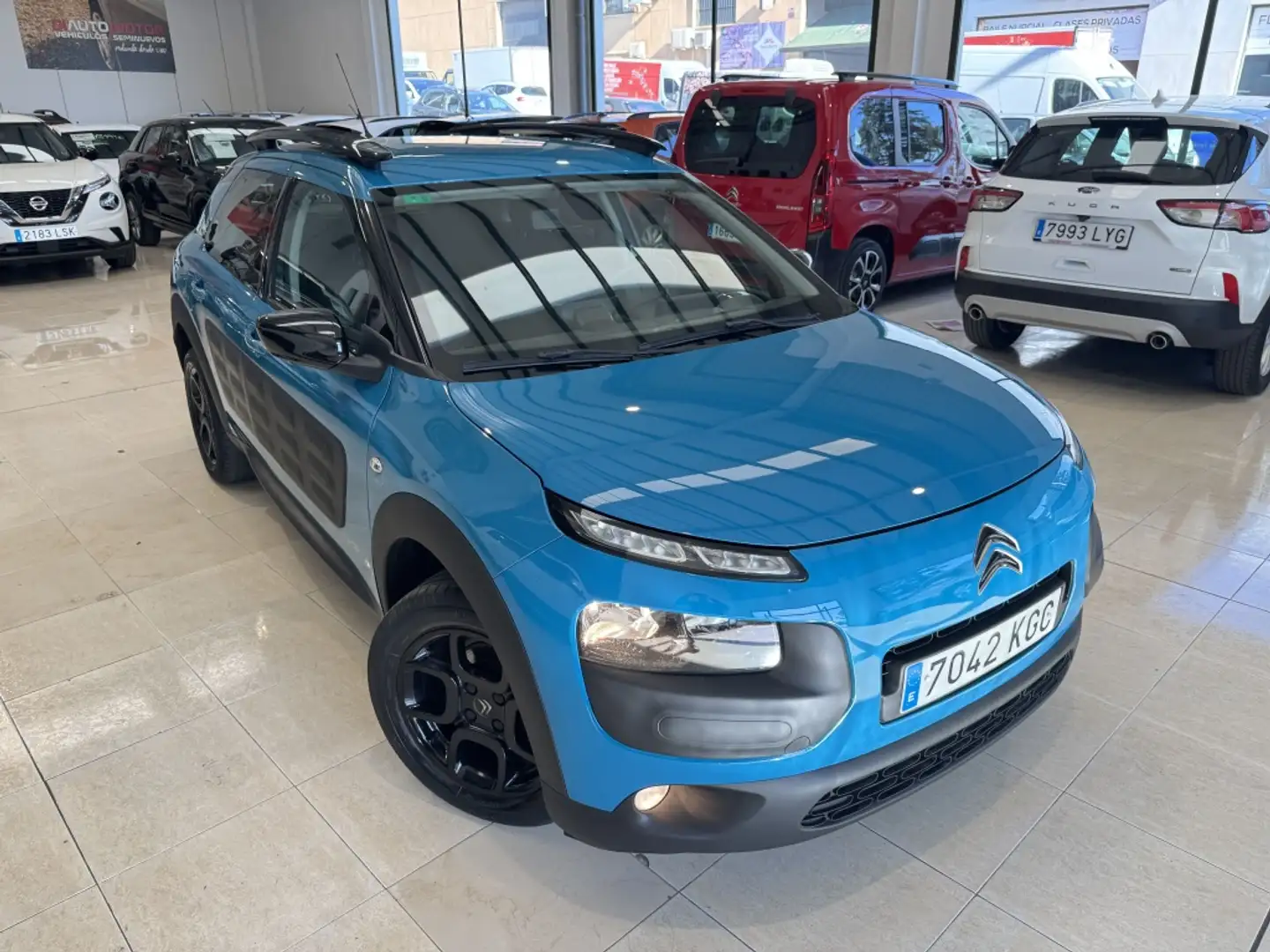 Citroen C4 Cactus 1.2 PureTech Feel Edition 82 Blau - 2
