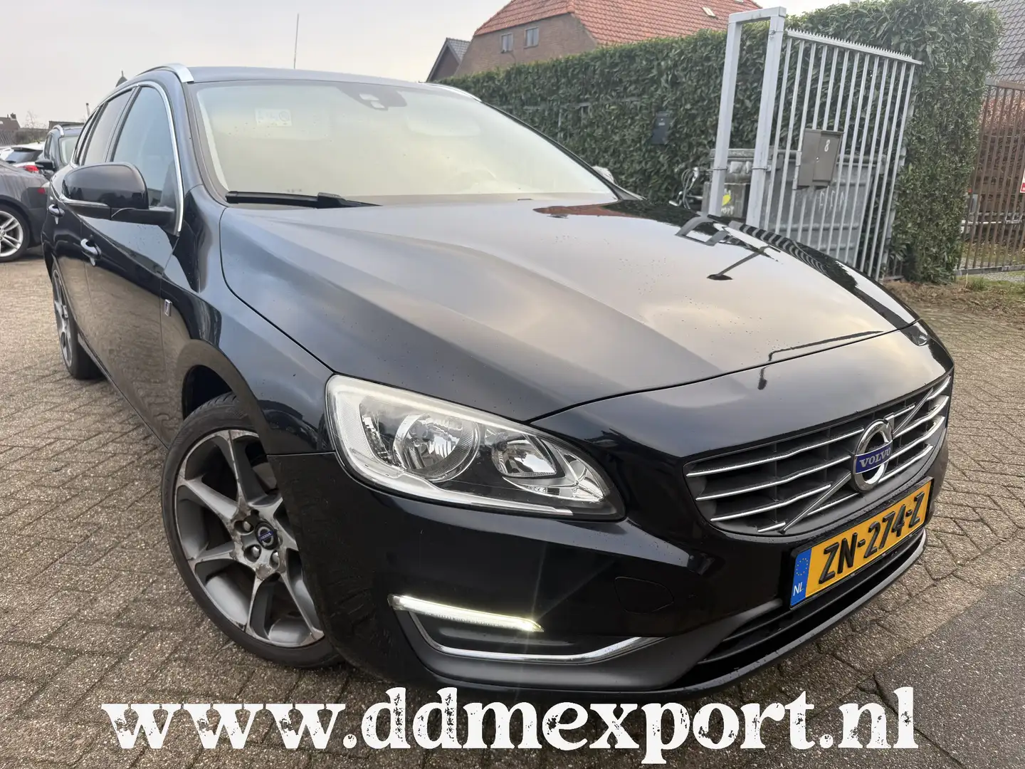 Volvo V60 2.0 D4 Ocean Race Zwart - 1