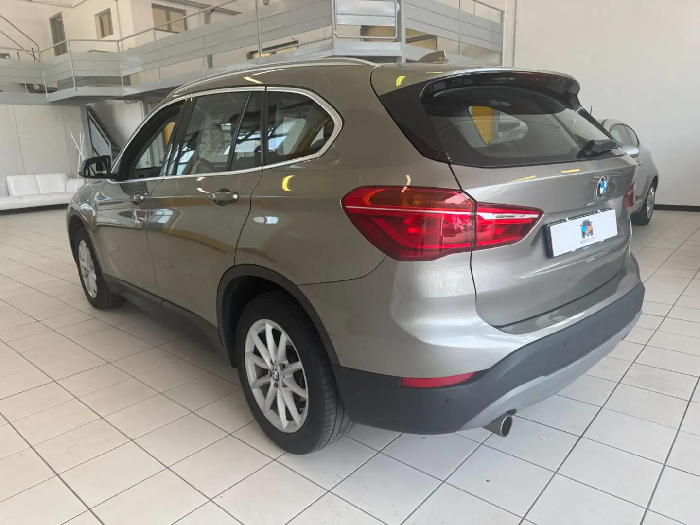 BMW X1 sDrive16d Business    ** GANCIO TRAINO** Bronzo - 2
