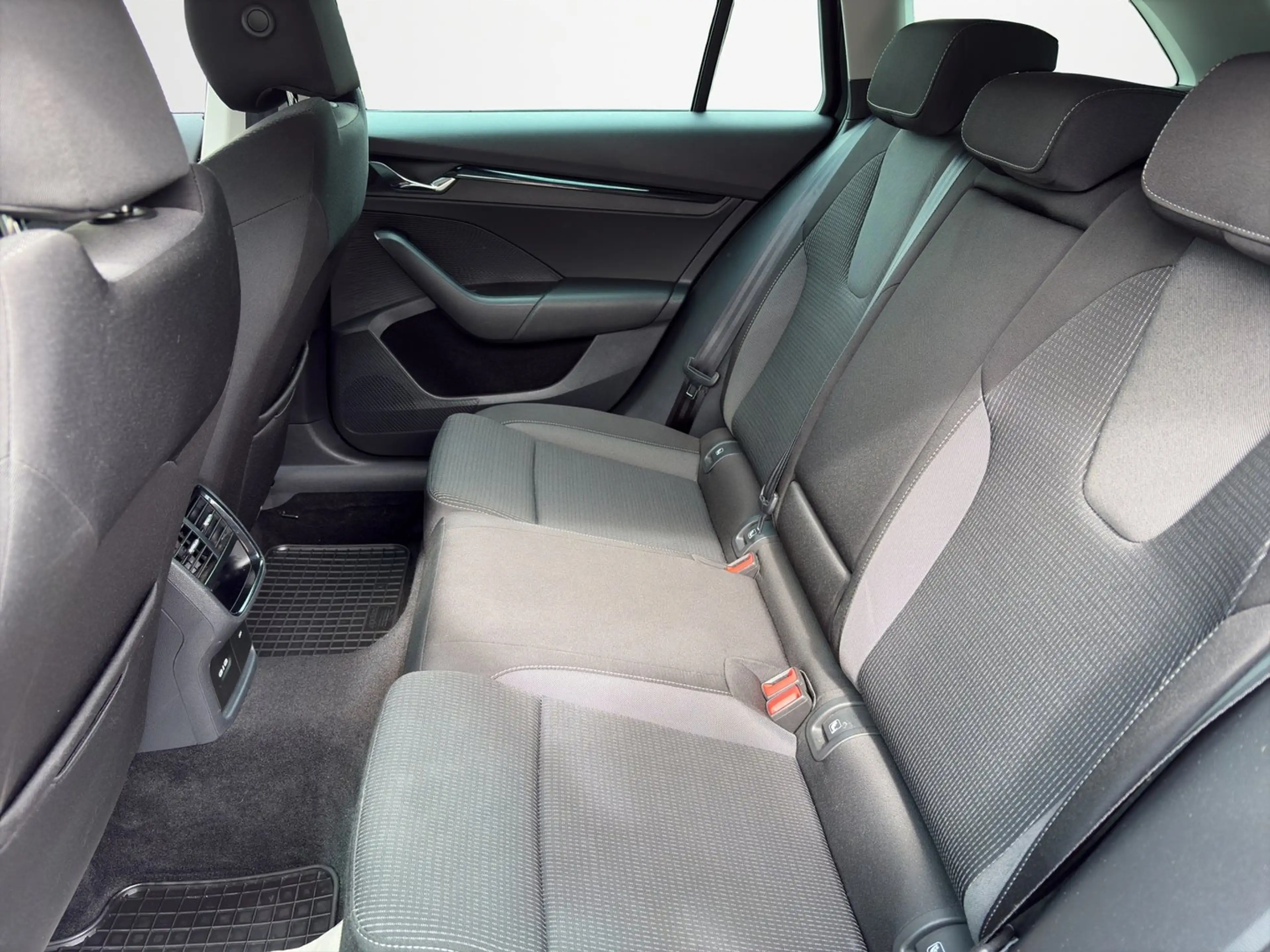 Skoda Octavia 4x4 Ambition TDI DSG — photo 13