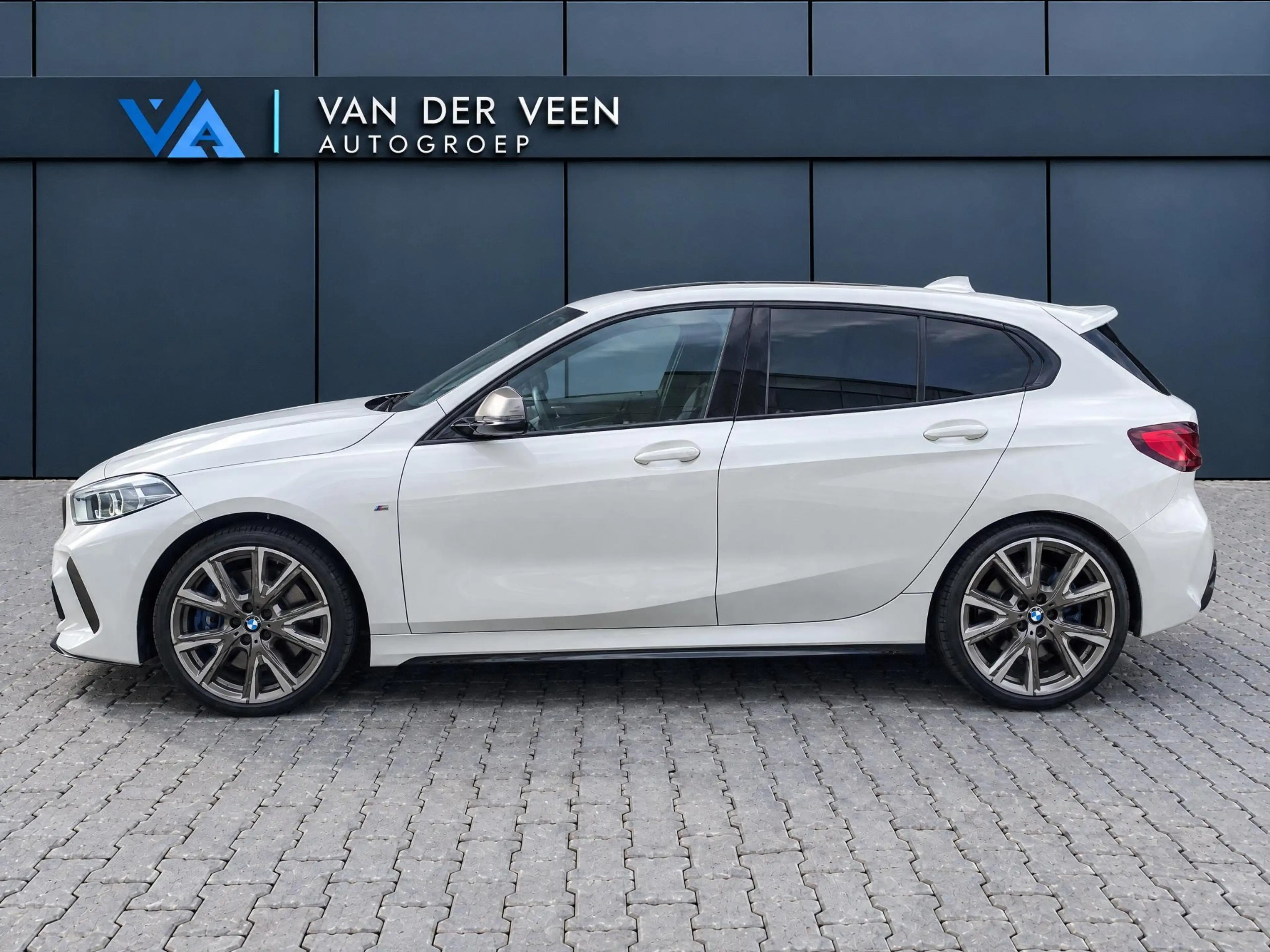 BMW 135 1-serie M135i xDrive High Executive | Incl. 12 maa — photo 12