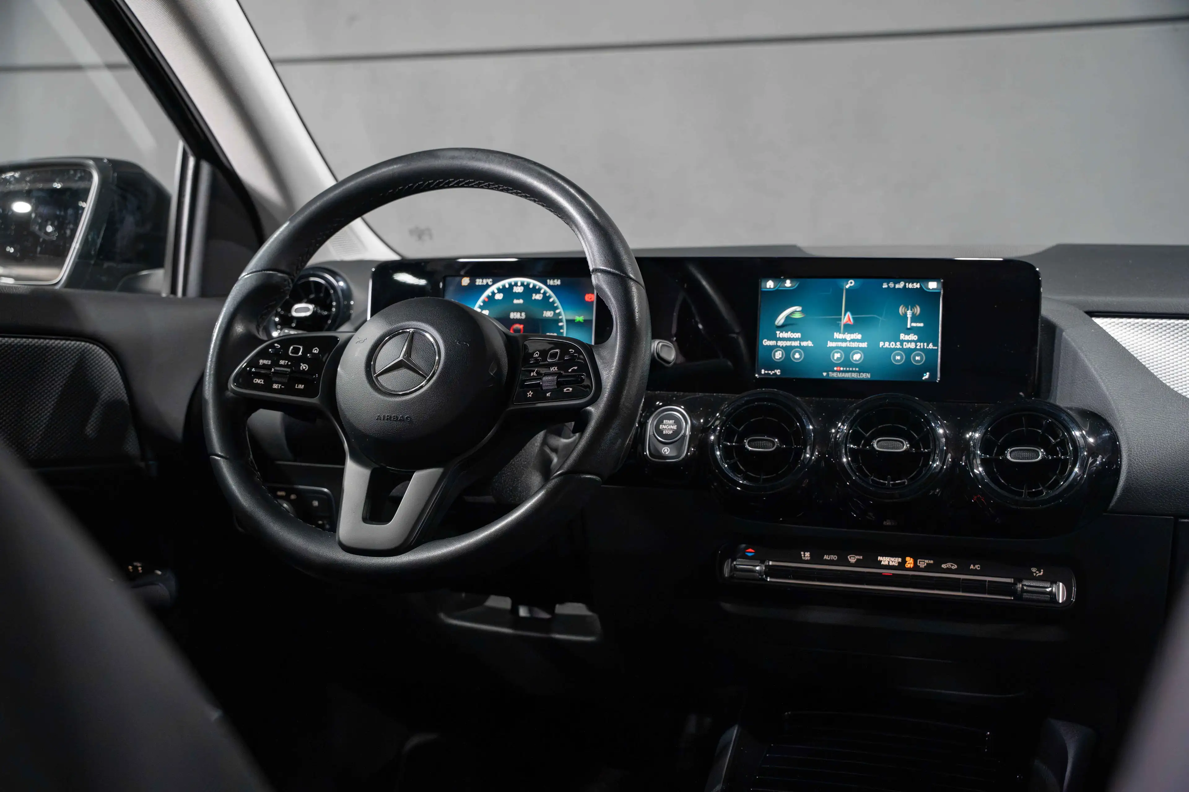 Mercedes-Benz GLA 180 GLA 180 d Business Solution Essential — photo 15