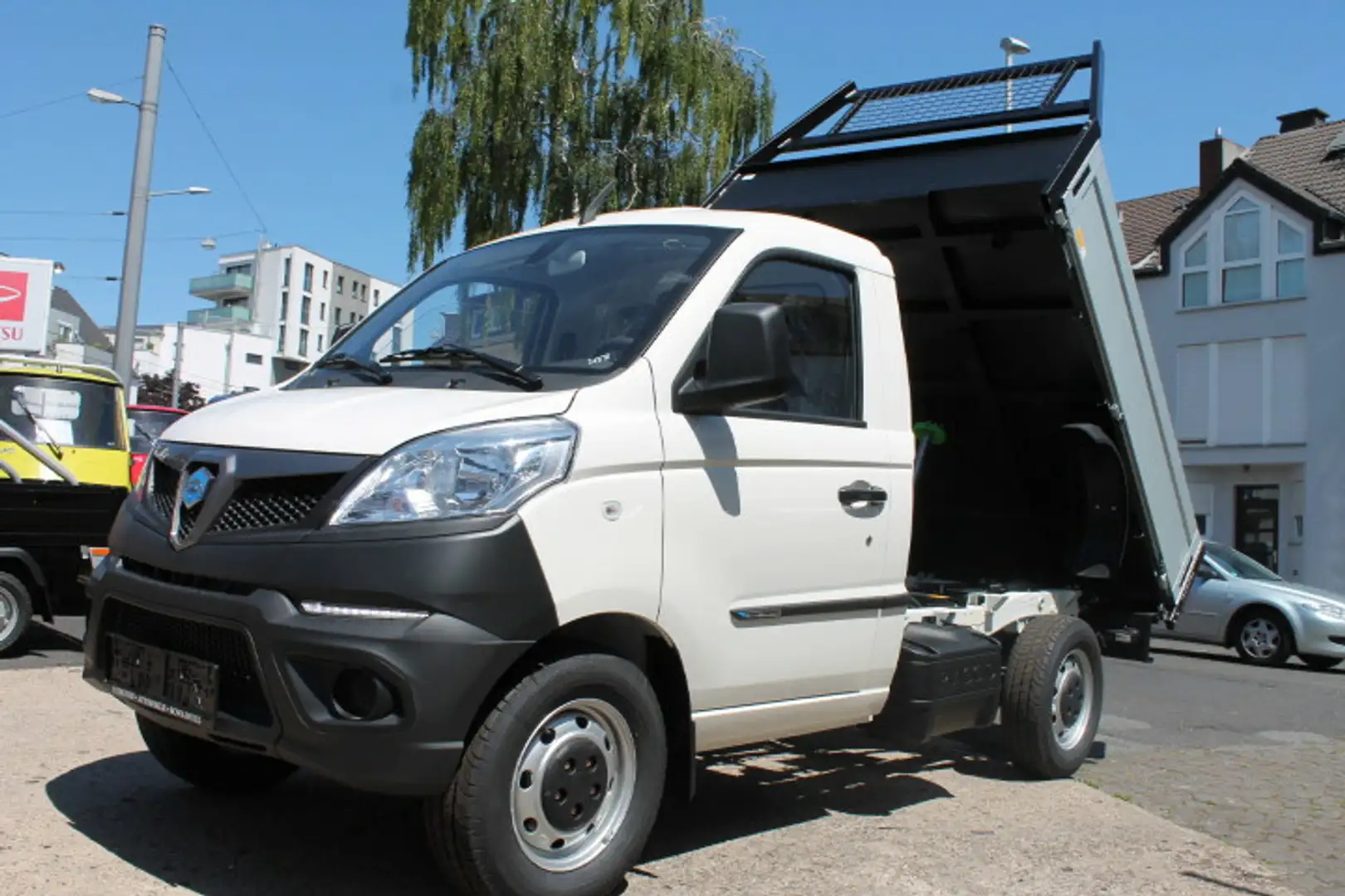 Piaggio Porter NP6 Kipper 220 PRO HD AHK SOFORT White - 1