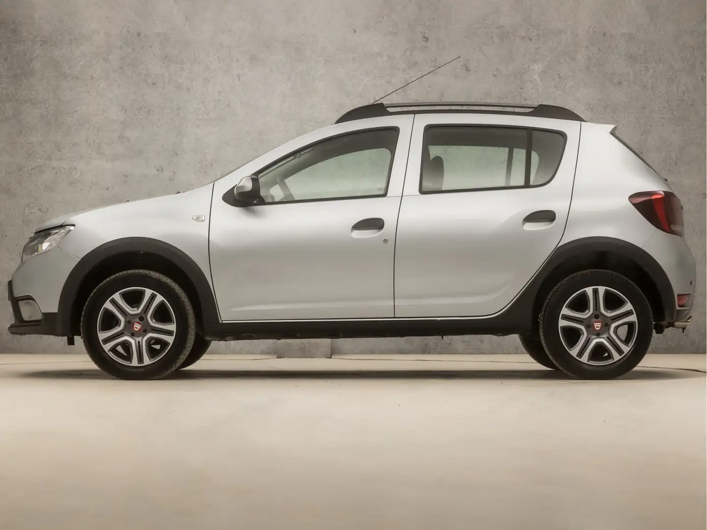 Dacia Sandero 0.9 TCe Sport Automaat (NAVIGATIE, CAMERA, AIRCO, Šedá - 2
