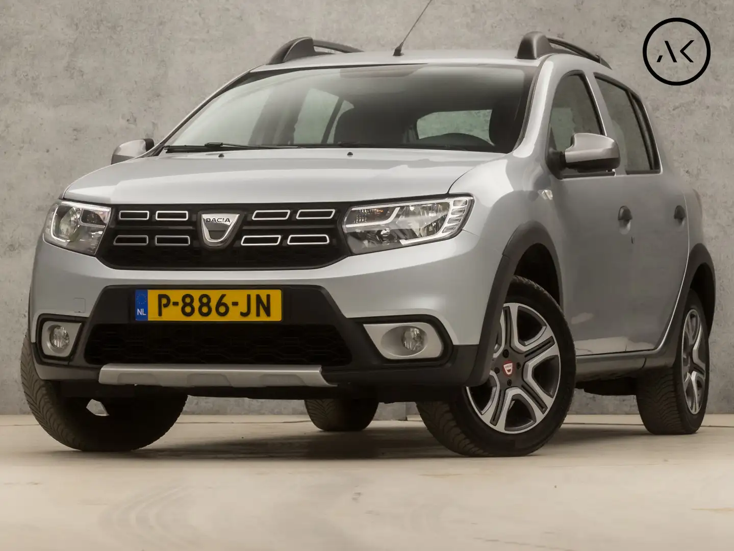 Dacia Sandero 0.9 TCe Sport Automaat (NAVIGATIE, CAMERA, AIRCO, Šedá - 1