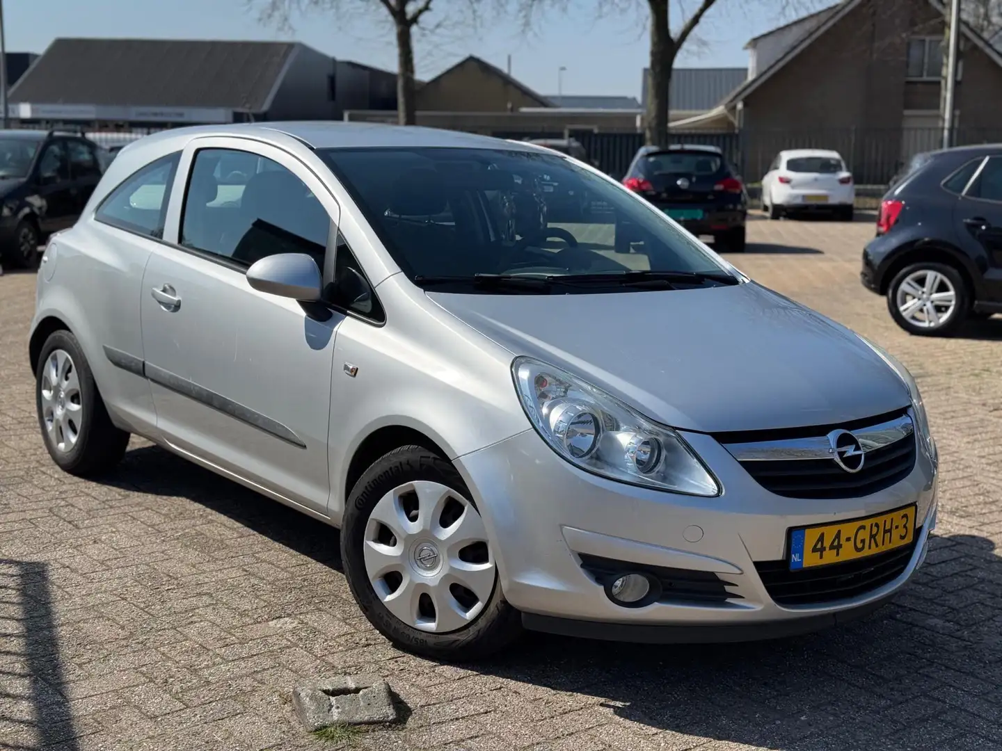 Opel Corsa 1.4-16V Enjoy AIRCO CRUISE APK 02-2026 Grijs - 2