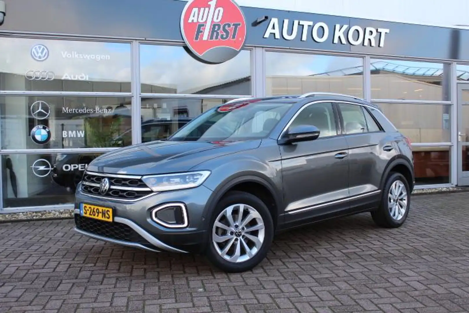 Volkswagen T-Roc 1.5 TSI R-Line Grijs - 1