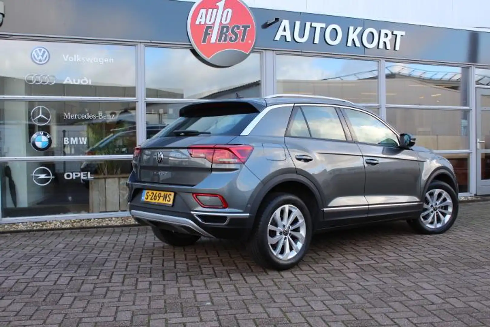 Volkswagen T-Roc 1.5 TSI R-Line Grijs - 2