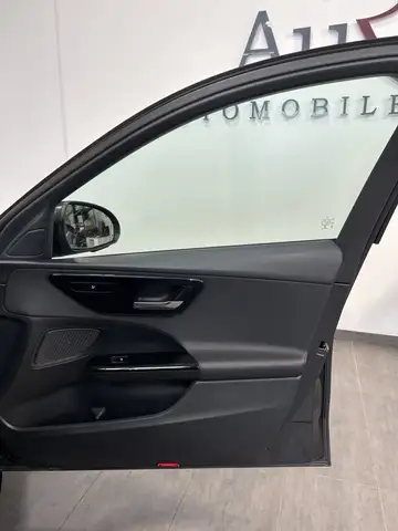 Mercedes-Benz C-Class view 9