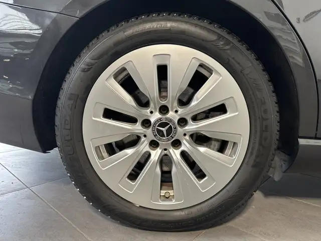 Mercedes-Benz C-Class view 3