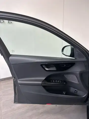 Mercedes-Benz C-Class view 8