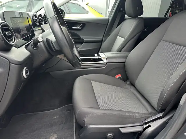 Mercedes-Benz C-Class view 11