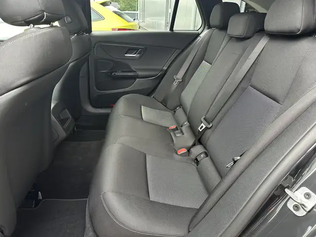 Mercedes-Benz C-Class view 12