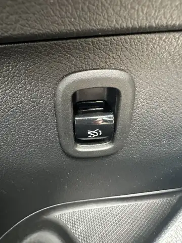 Mercedes-Benz C-Class view 19