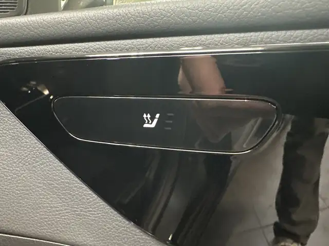 Mercedes-Benz C-Class view 20