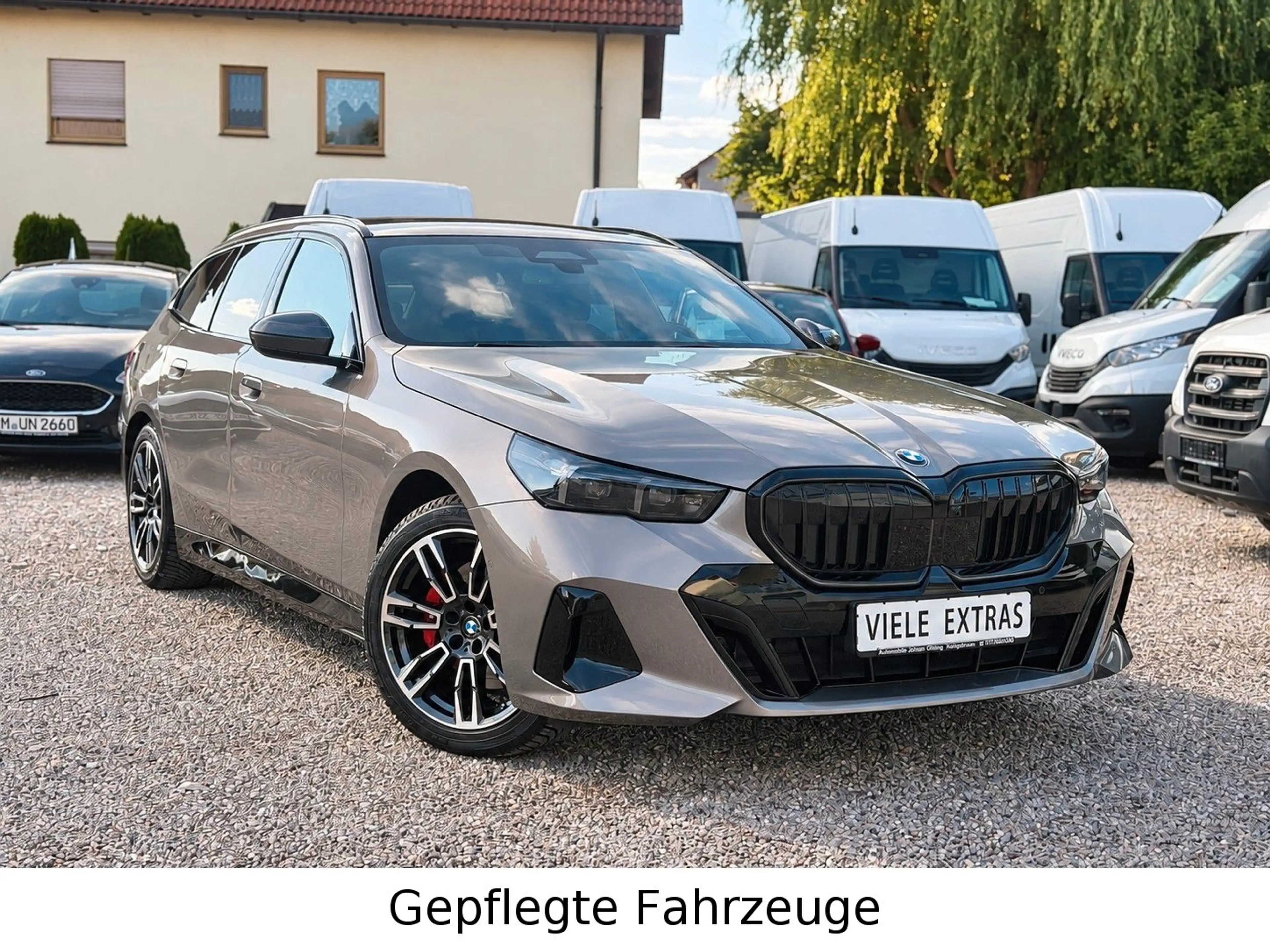 BMW 520 i Tour M PRO Shadow Iconic B&W Pano AHK Stand