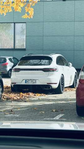 Imagine Porsche Macan Exclusiv