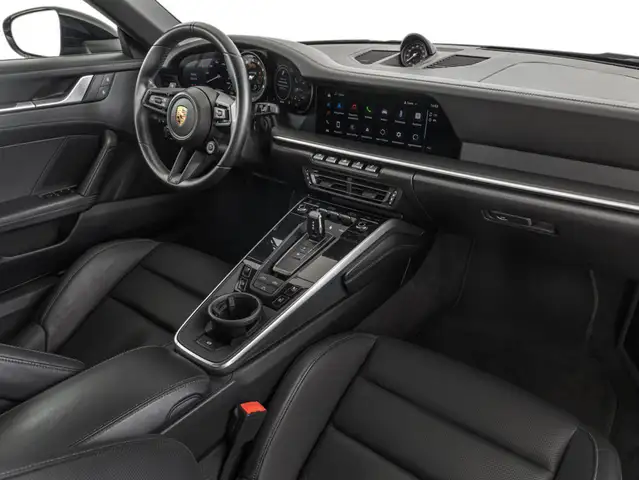 Porsche 911 view 11