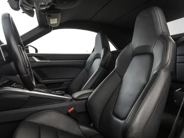 Porsche 911 view 12