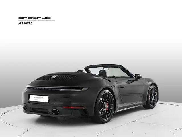 Porsche 911 view 5