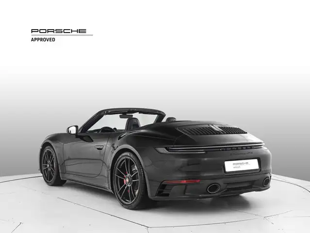 Porsche 911 view 3