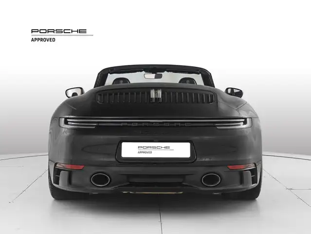 Porsche 911 view 4