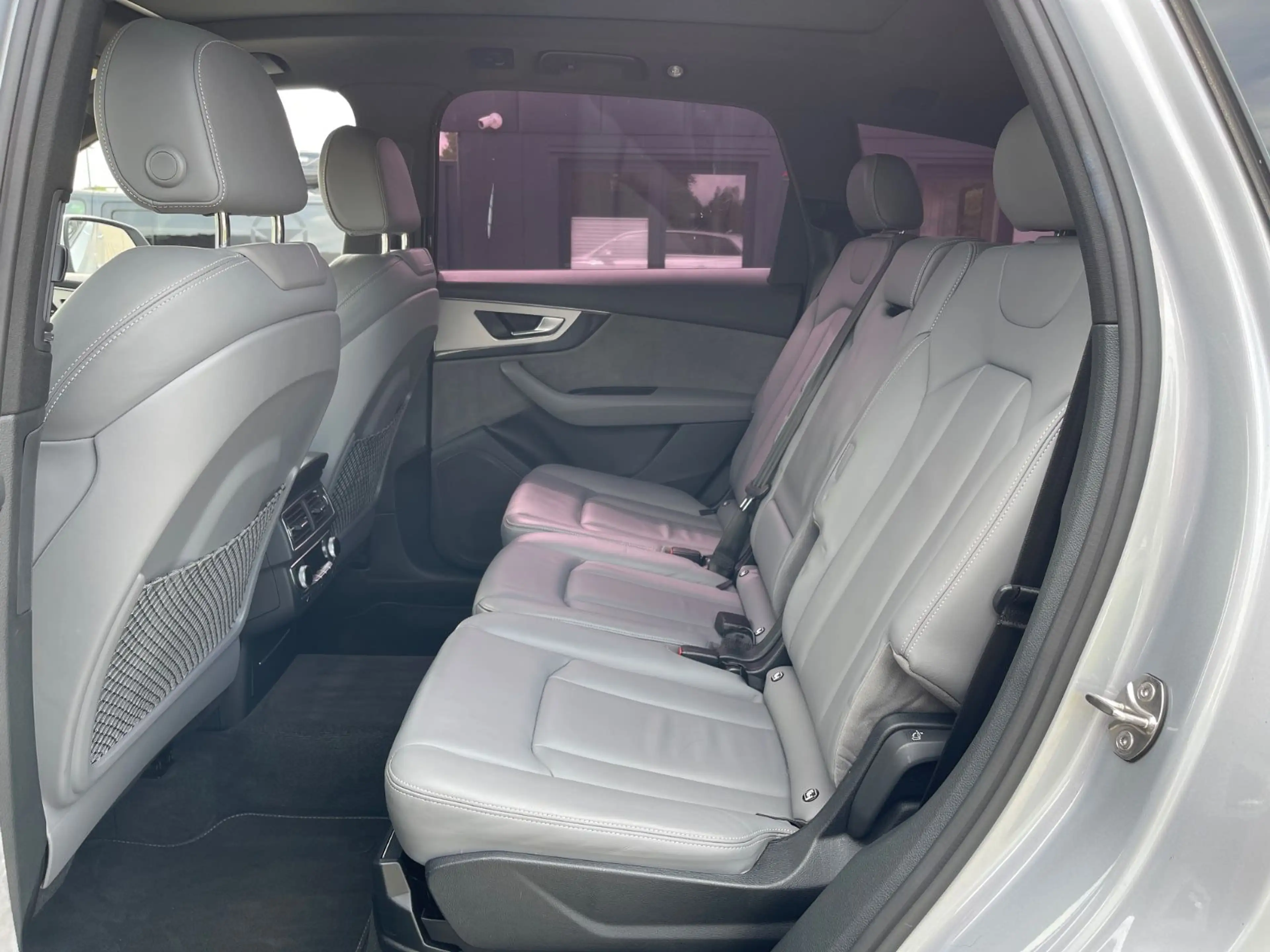 Audi SQ7 4.0 TDI quattro 2HD Standheizung Matrix — photo 13