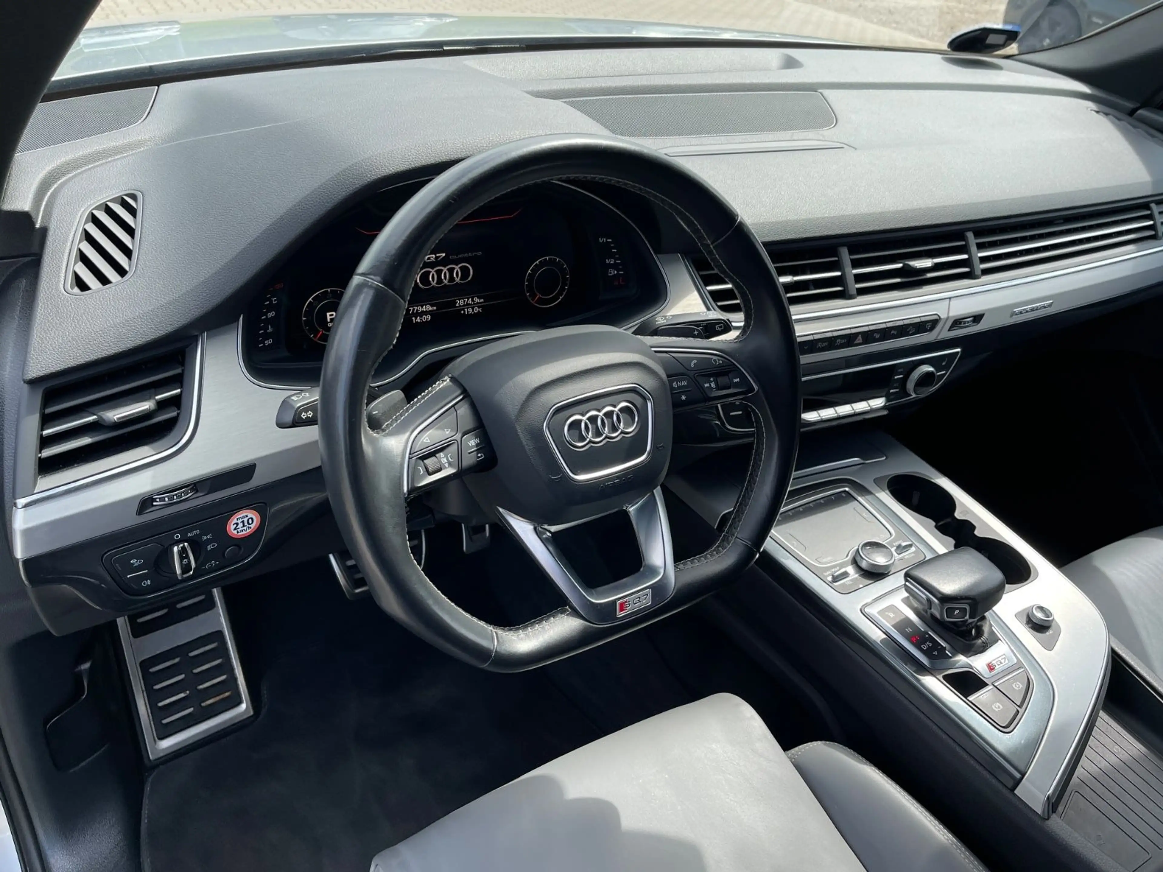 Audi SQ7 4.0 TDI quattro 2HD Standheizung Matrix — photo 11