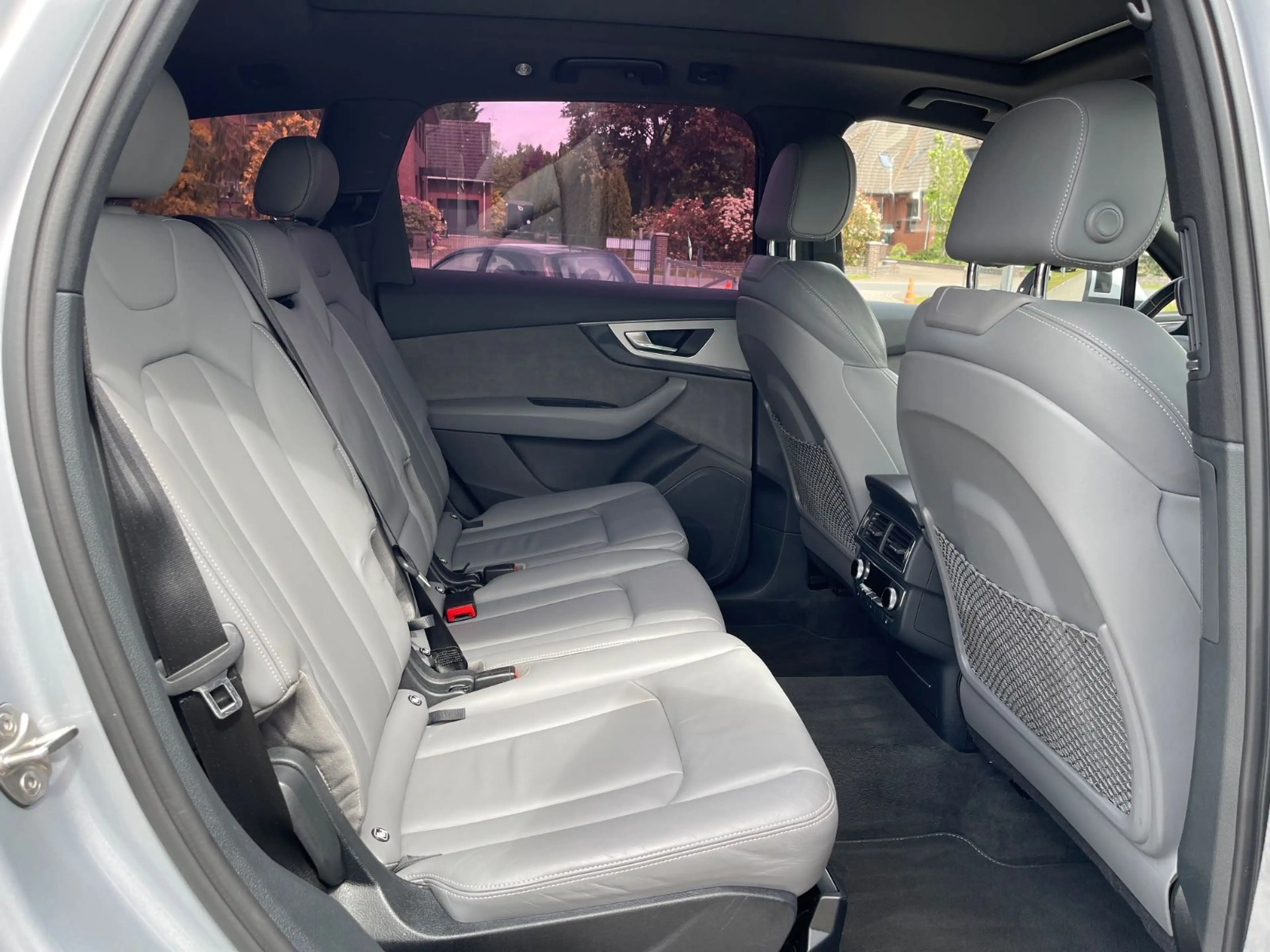 Audi SQ7 4.0 TDI quattro 2HD Standheizung Matrix — photo 15