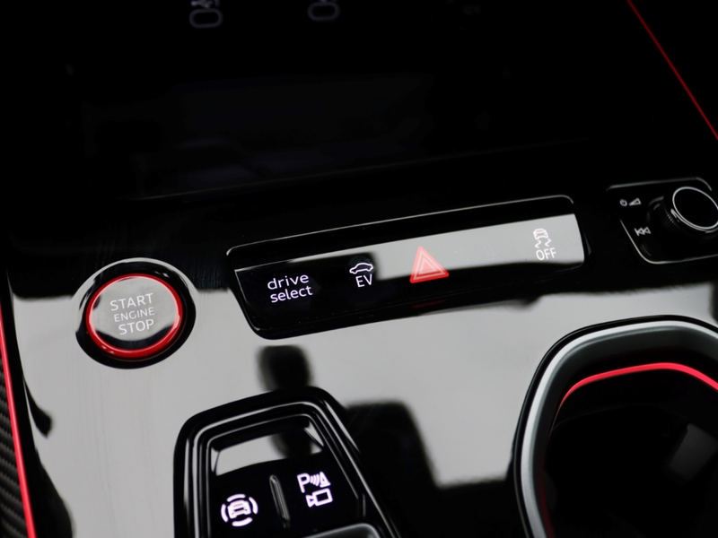 Audi A6 Avant 2.0 TFSI e-hybrid quattro 270 kW edition one — photo 38