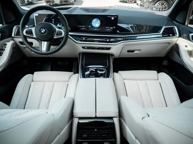 BMW X7 view 14