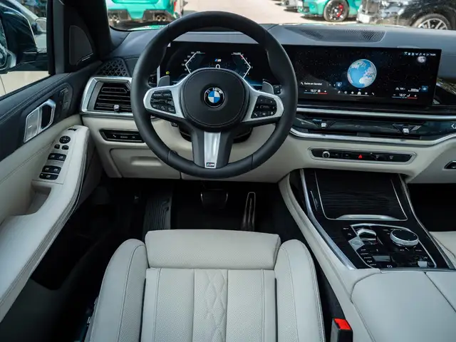 BMW X7 view 13
