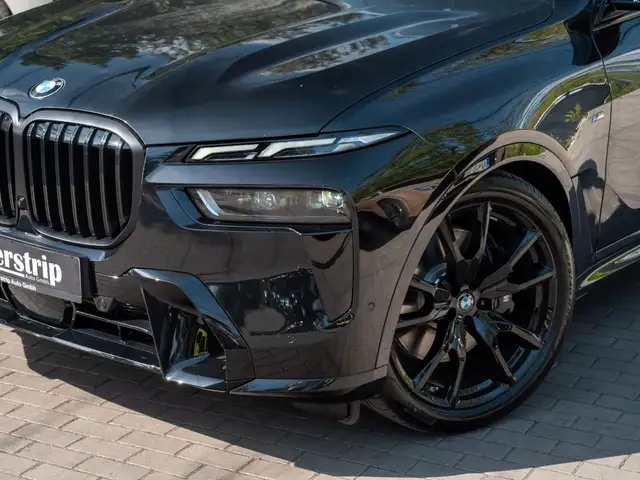 BMW X7 view 7