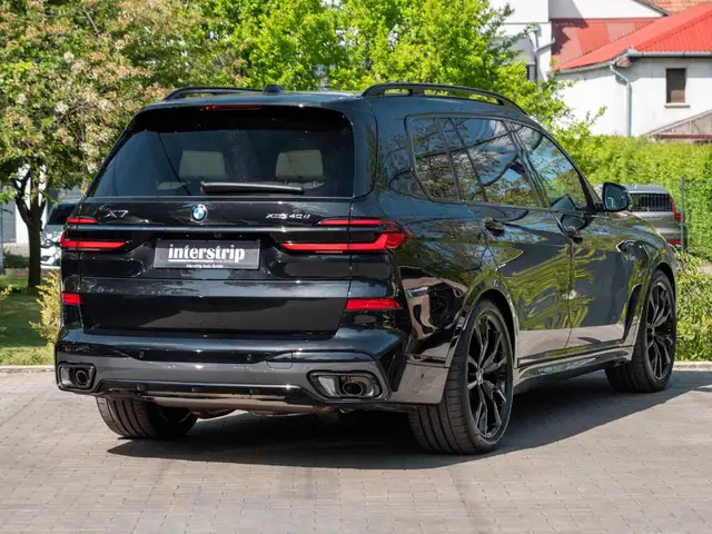BMW X7 view 6
