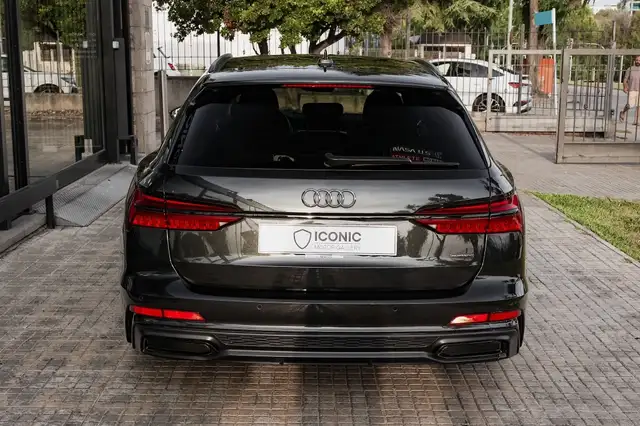 Audi A6 Avant view 9