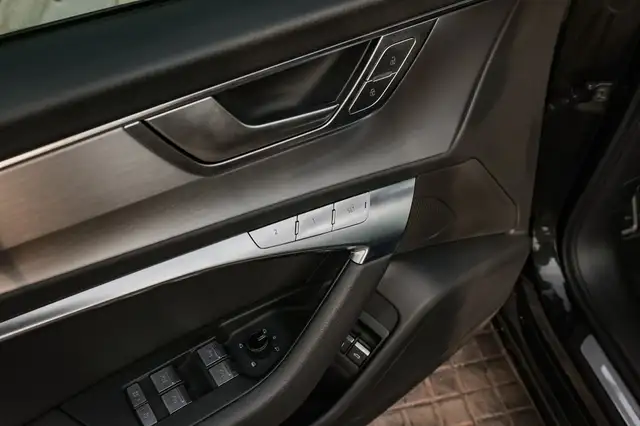 Audi A6 Avant view 11
