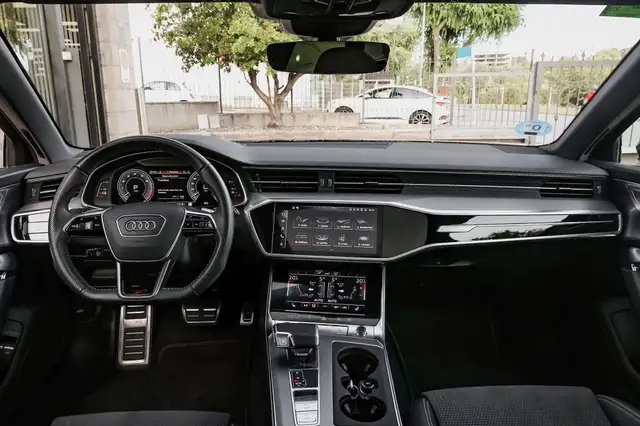 Audi A6 Avant view 7