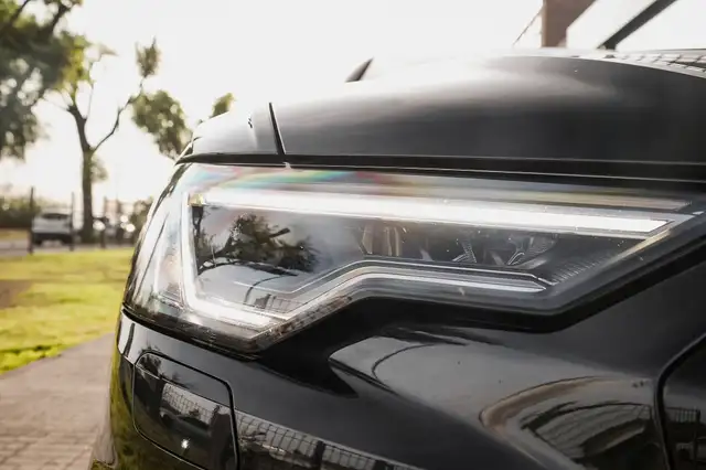 Audi A6 Avant view 3