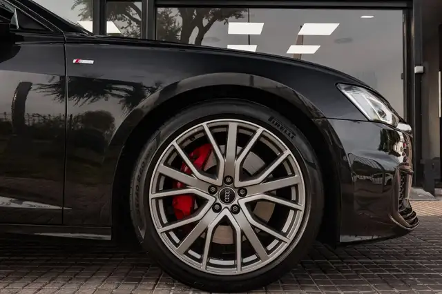Audi A6 Avant view 4