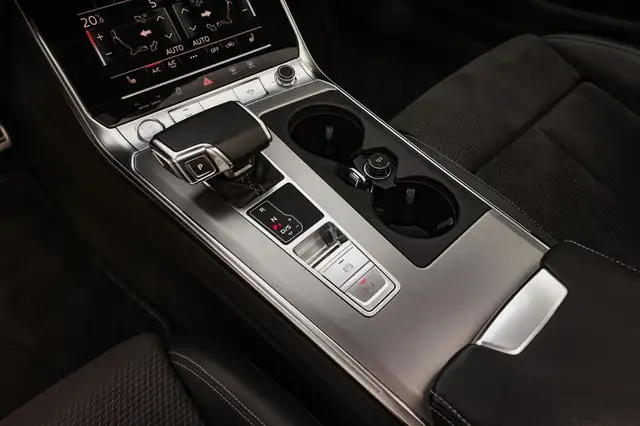 Audi A6 Avant view 12