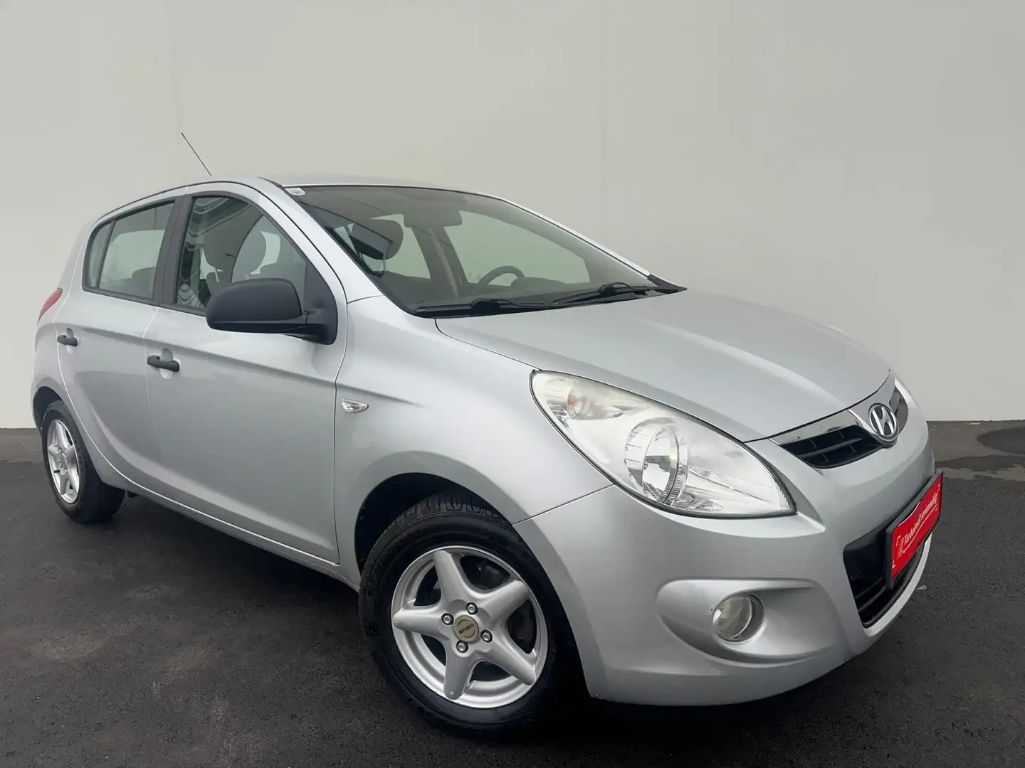 Hyundai i20 Classic // NUR83TKM // PICKERL & SERVICE NEU // Grigio - 1